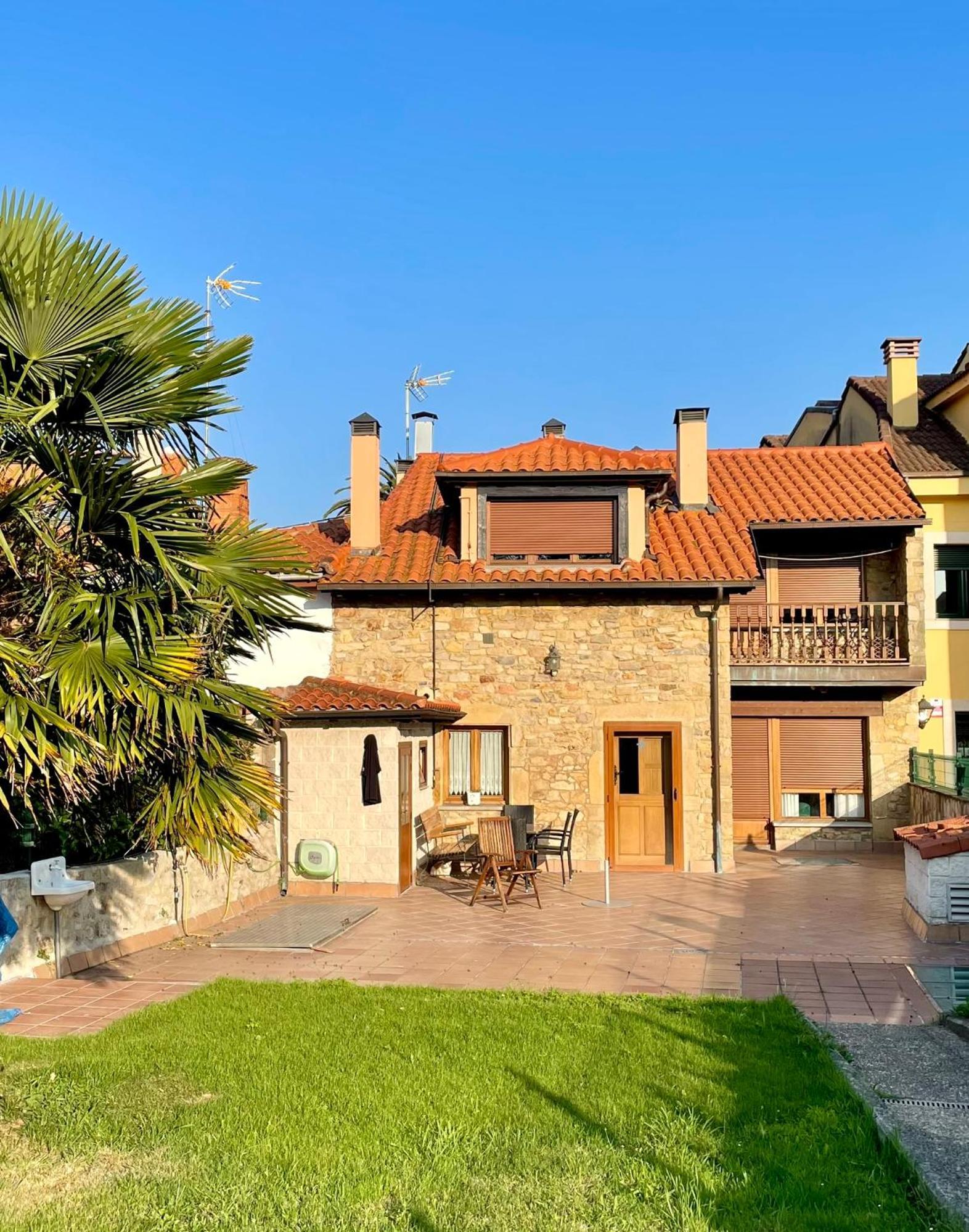 La Santina Y Su Jardin Apartment Aviles Exterior photo